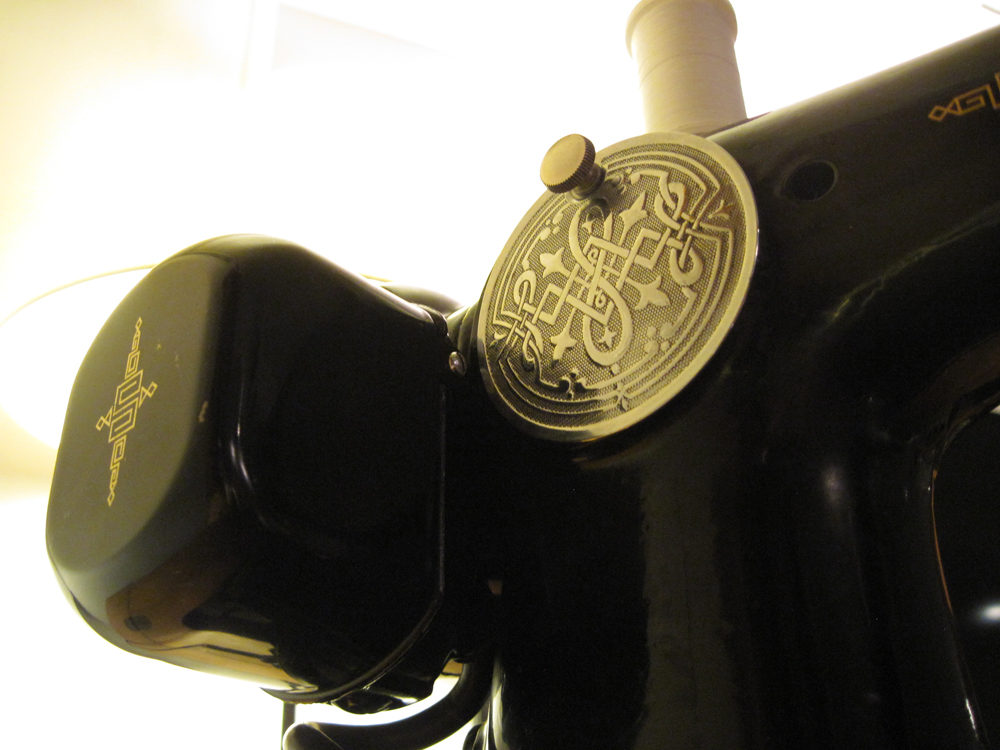 A closeup of the Singer 201 motor.