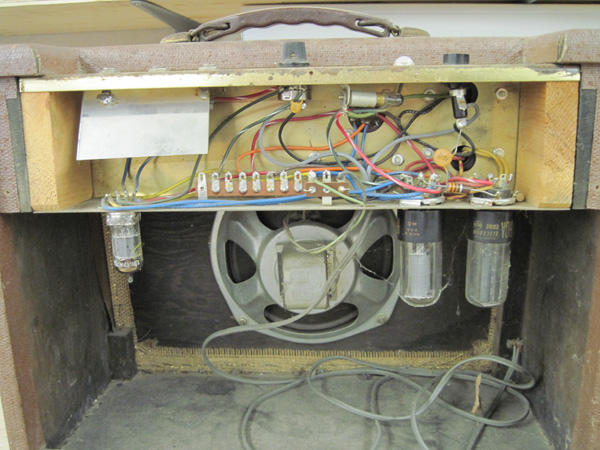 A view of the back of the amp.