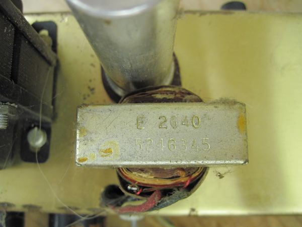 The output transformer, which is stamped "E 2640" and "5236345."