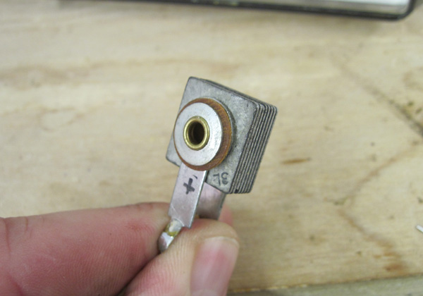 The rectifier is marked 3L and has a large plus sign on the cathode.